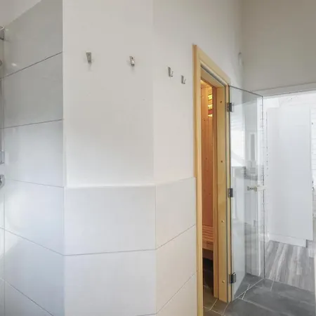 Stunning Home In Krems Ii-Warderbrueck With Wifi Gols Exterior photo